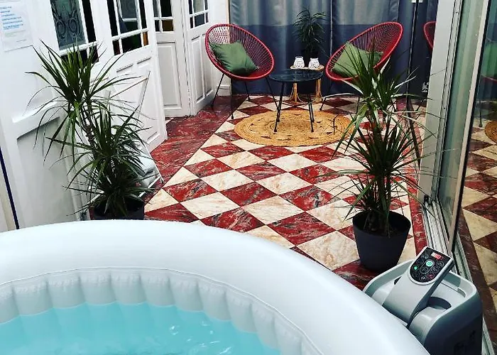 Bed & Bulles-jaccuzzi-parking דירה