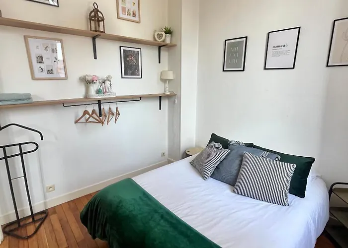 Bed & Bulles-jaccuzzi-parking טרואה